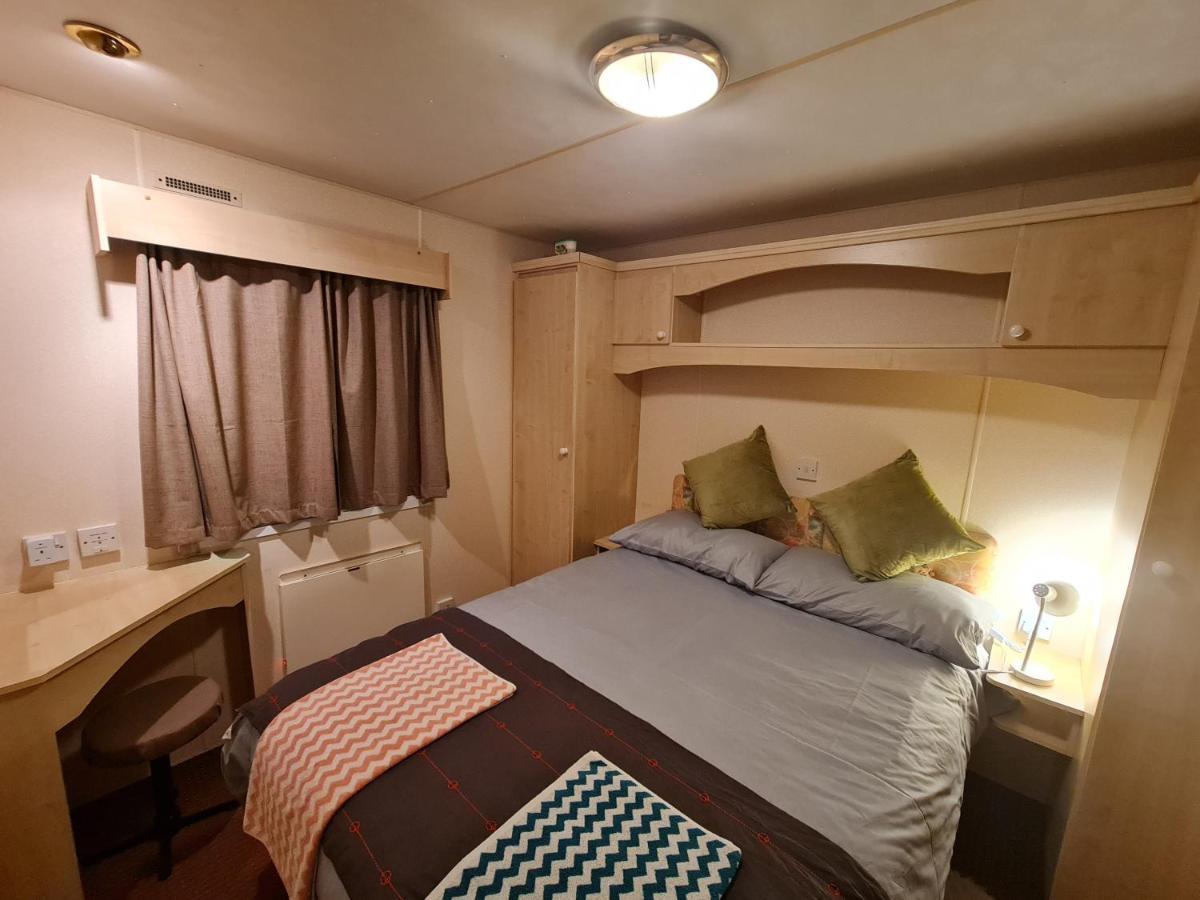 Blue Bird Holiday Home Дърам Екстериор снимка
